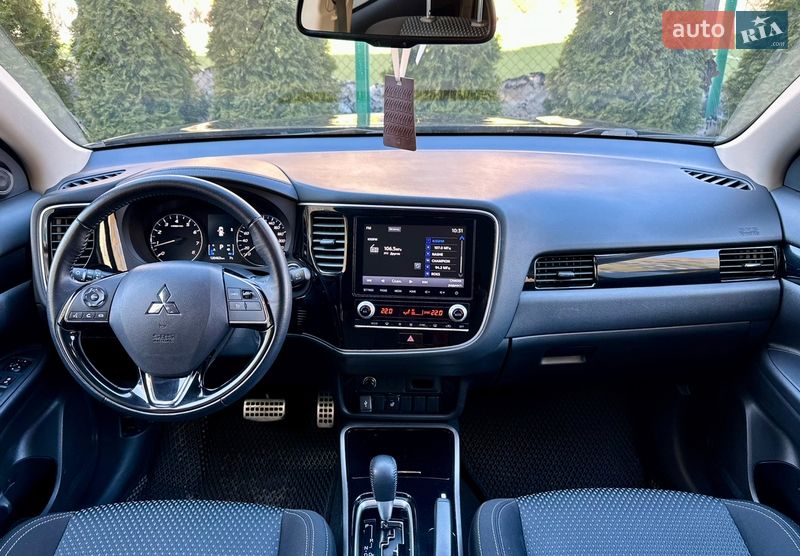 Внедорожник / Кроссовер Mitsubishi Outlander 2021 в Киеве