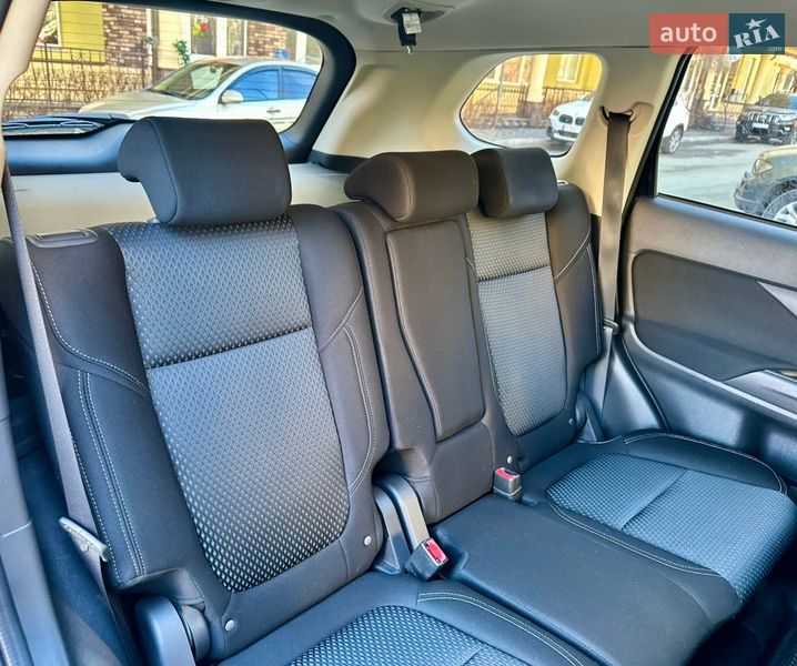 Внедорожник / Кроссовер Mitsubishi Outlander 2021 в Киеве