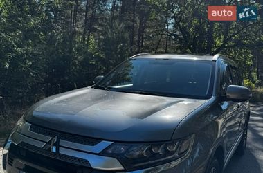 Внедорожник / Кроссовер Mitsubishi Outlander 2020 в Киеве