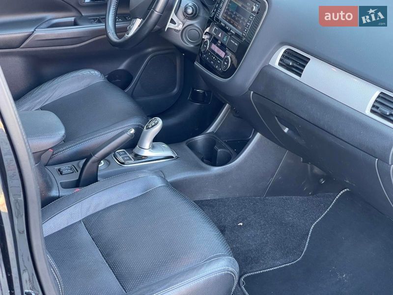 Внедорожник / Кроссовер Mitsubishi Outlander 2013 в Ивано-Франковске