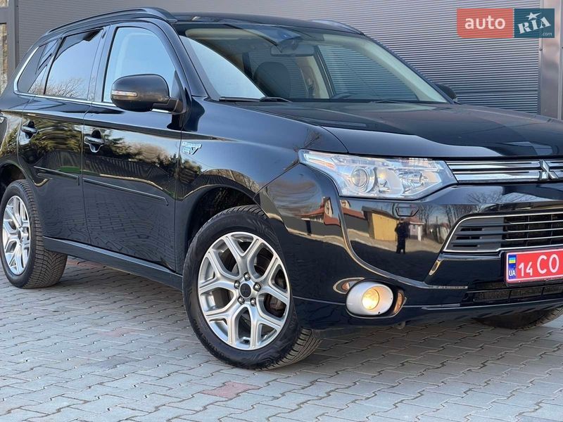 Внедорожник / Кроссовер Mitsubishi Outlander 2013 в Ивано-Франковске