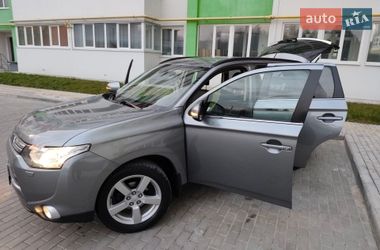 Внедорожник / Кроссовер Mitsubishi Outlander 2013 в Львове
