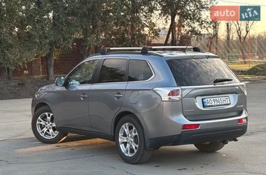 Позашляховик / Кросовер Mitsubishi Outlander 2012 в Ужгороді