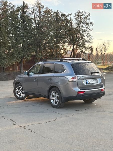 Позашляховик / Кросовер Mitsubishi Outlander 2012 в Ужгороді