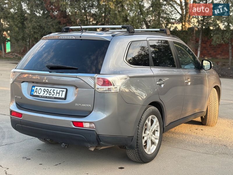 Позашляховик / Кросовер Mitsubishi Outlander 2012 в Ужгороді