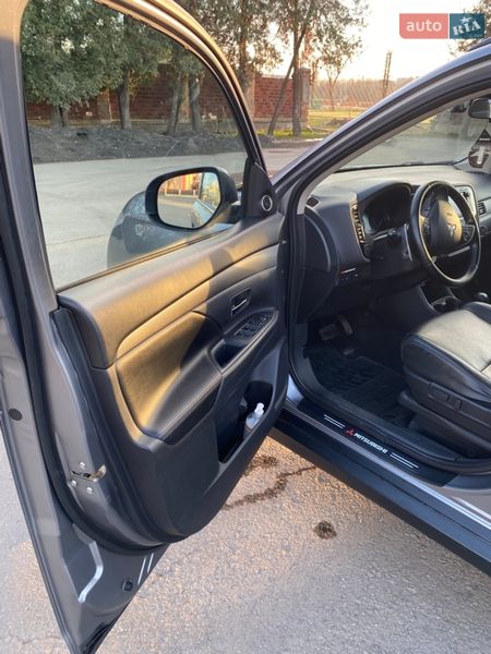 Позашляховик / Кросовер Mitsubishi Outlander 2012 в Ужгороді