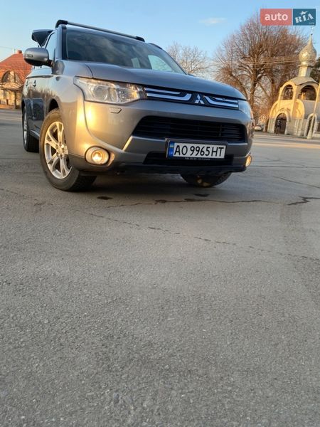 Позашляховик / Кросовер Mitsubishi Outlander 2012 в Ужгороді