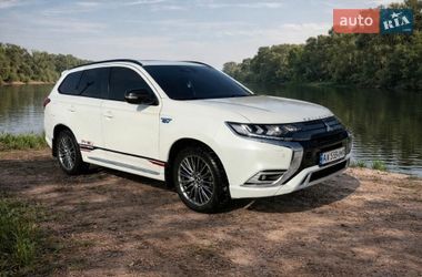 Позашляховик / Кросовер Mitsubishi Outlander 2020 в Харкові