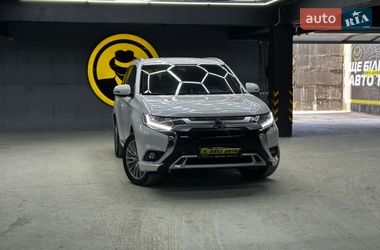 Позашляховик / Кросовер Mitsubishi Outlander 2021 в Чернівцях