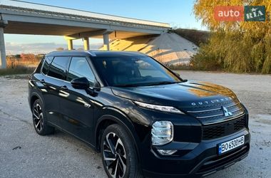 Внедорожник / Кроссовер Mitsubishi Outlander 2023 в Микулинцах