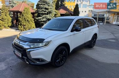 Позашляховик / Кросовер Mitsubishi Outlander 2016 в Києві