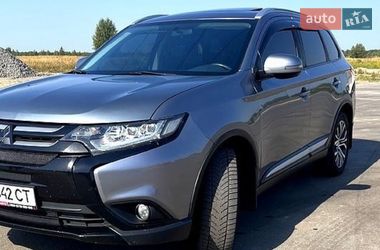 Внедорожник / Кроссовер Mitsubishi Outlander 2017 в Буче