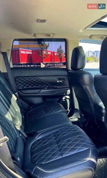 Внедорожник / Кроссовер Mitsubishi Outlander 2017 в Буче