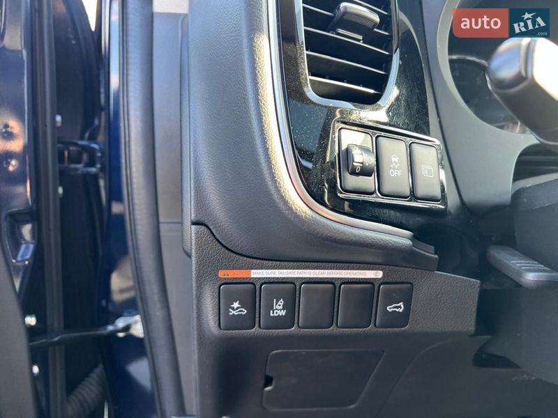 Внедорожник / Кроссовер Mitsubishi Outlander 2018 в Киеве