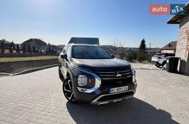 Внедорожник / Кроссовер Mitsubishi Outlander 2023 в Львове