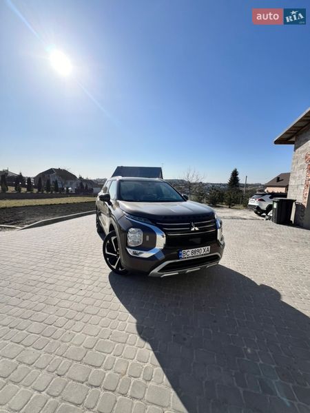 Mitsubishi Outlander 2023