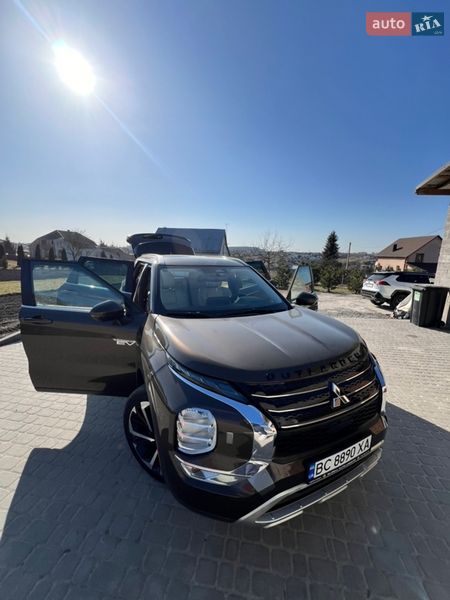 Позашляховик / Кросовер Mitsubishi Outlander 2023 в Львові