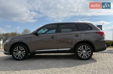 Внедорожник / Кроссовер Mitsubishi Outlander 2017 в Львове