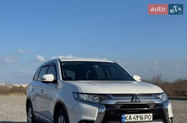 Внедорожник / Кроссовер Mitsubishi Outlander 2021 в Киеве