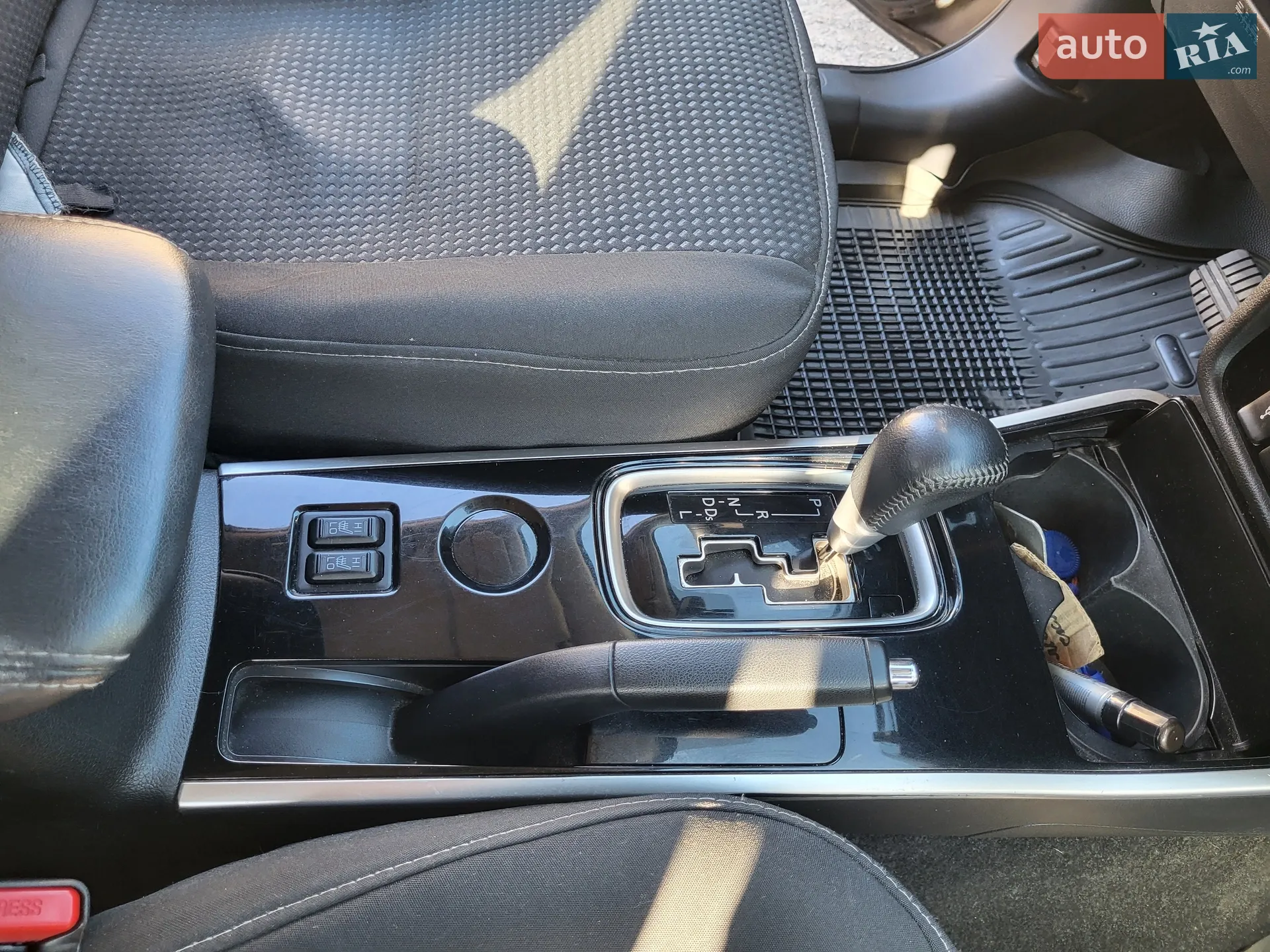 2021 Mitsubishi Outlander - мініатюра 12
