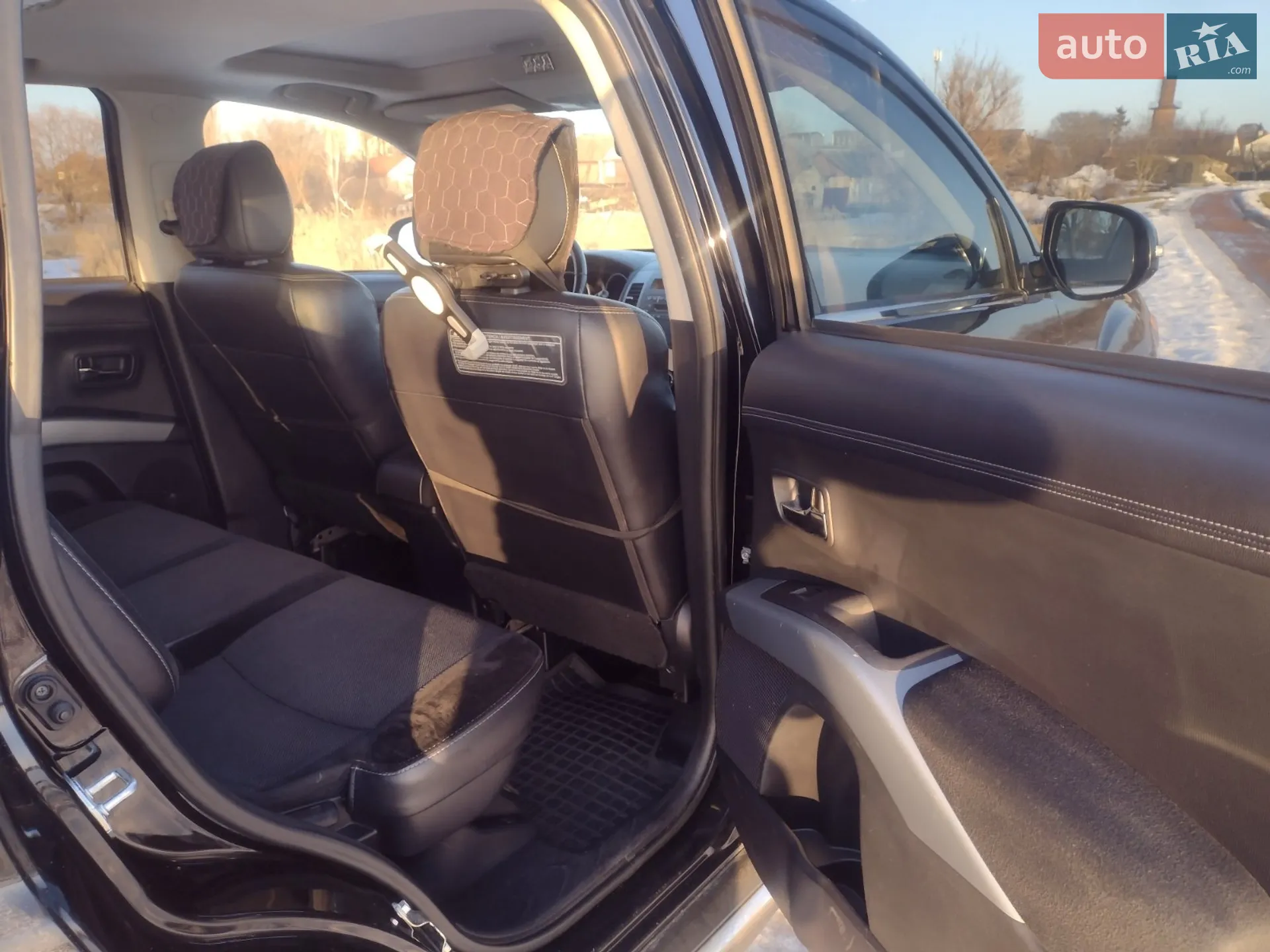 2011 Mitsubishi Outlander - мініатюра 12