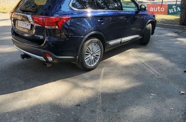 Внедорожник / Кроссовер Mitsubishi Outlander 2016 в Чернигове