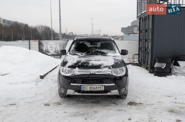 Позашляховик / Кросовер Mitsubishi Outlander 2014 в Львові