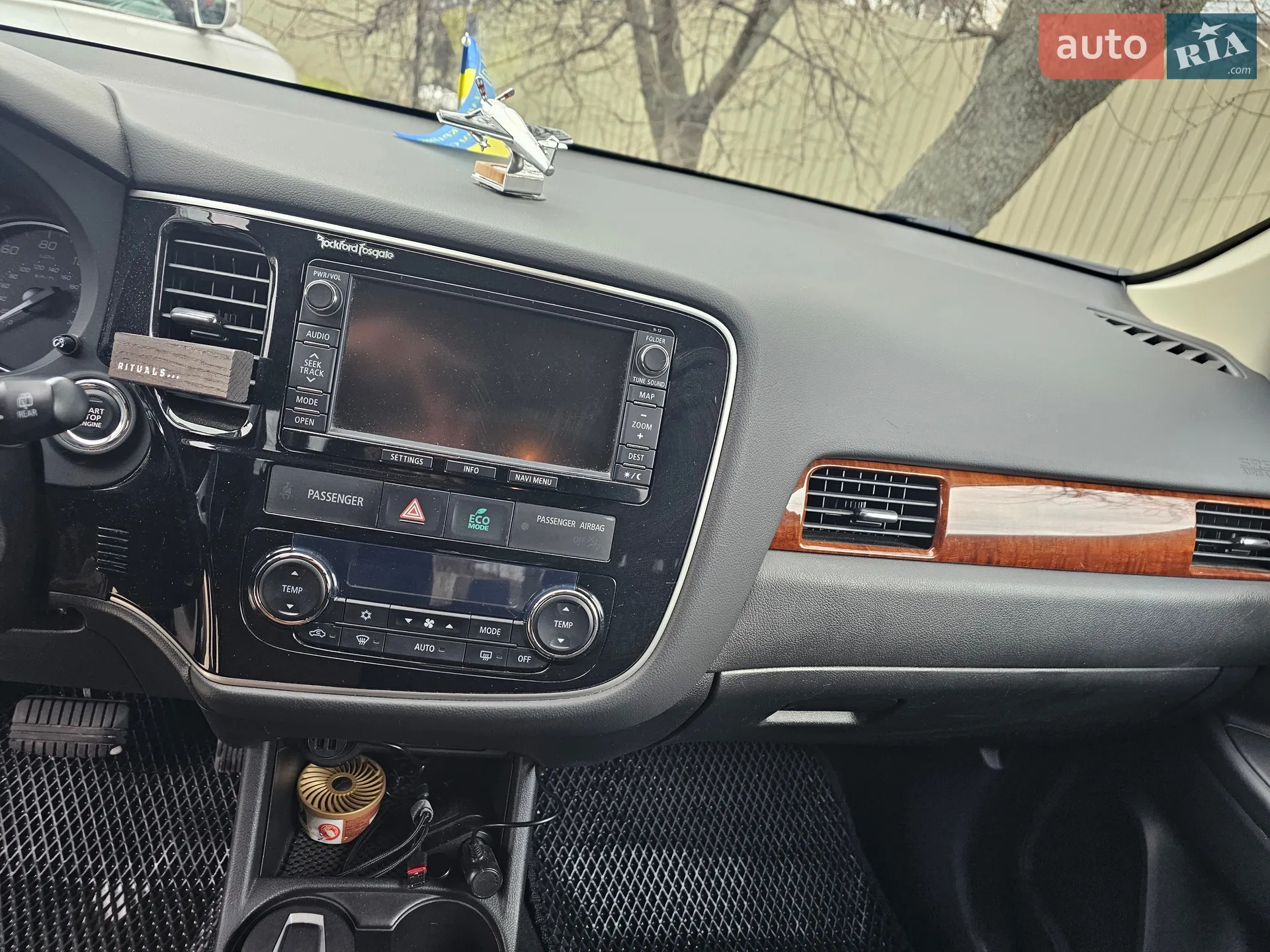 2014 Mitsubishi Outlander - мініатюра 12