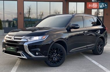 Внедорожник / Кроссовер Mitsubishi Outlander 2017 в Киеве