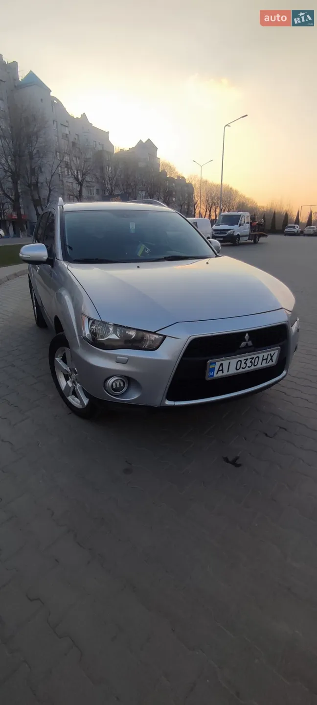 2010 Mitsubishi Outlander - мініатюра 2