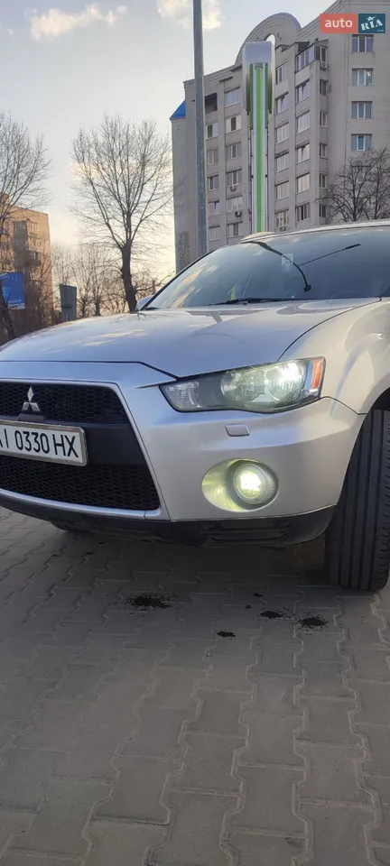 2010 Mitsubishi Outlander - мініатюра 17