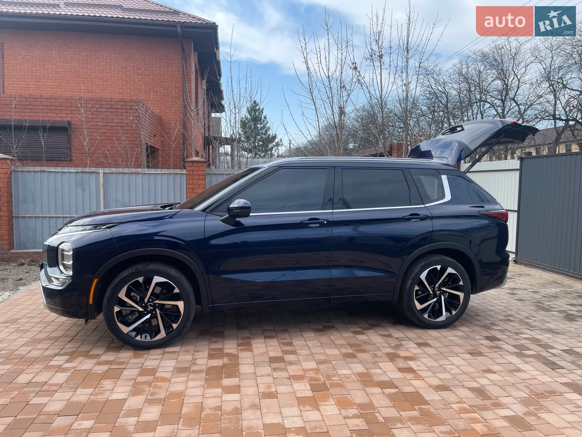 2021 Mitsubishi Outlander - мініатюра 3