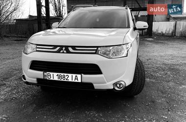Внедорожник / Кроссовер Mitsubishi Outlander 2012 в Полтаве