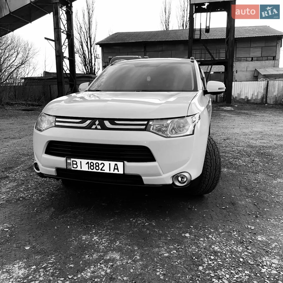2013 Mitsubishi Outlander - мініатюра 14