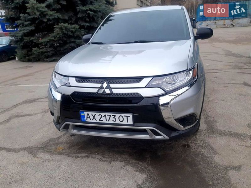 Внедорожник / Кроссовер Mitsubishi Outlander 2019 в Полтаве