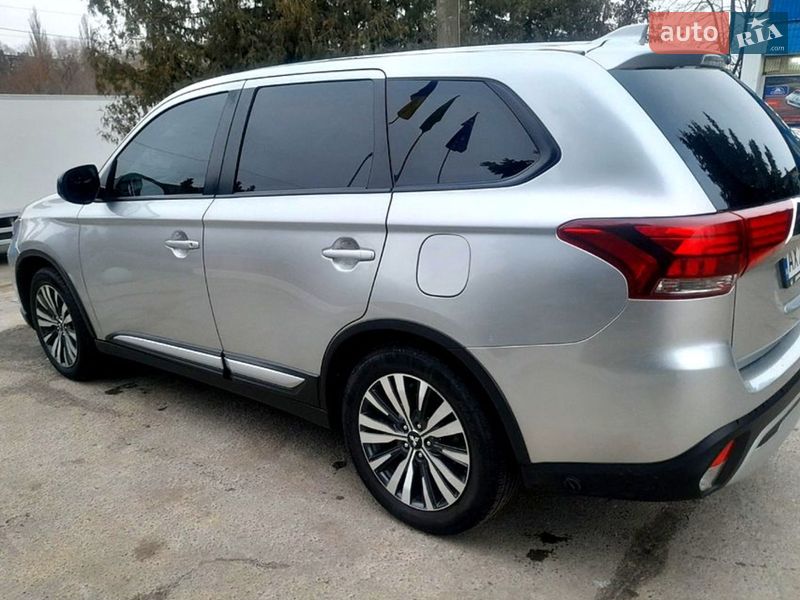 Внедорожник / Кроссовер Mitsubishi Outlander 2019 в Полтаве