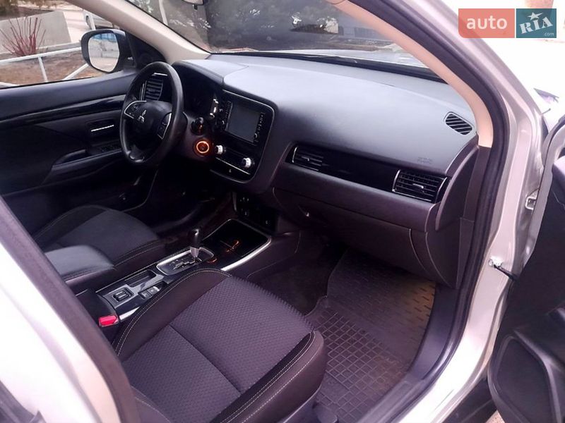 Внедорожник / Кроссовер Mitsubishi Outlander 2019 в Полтаве