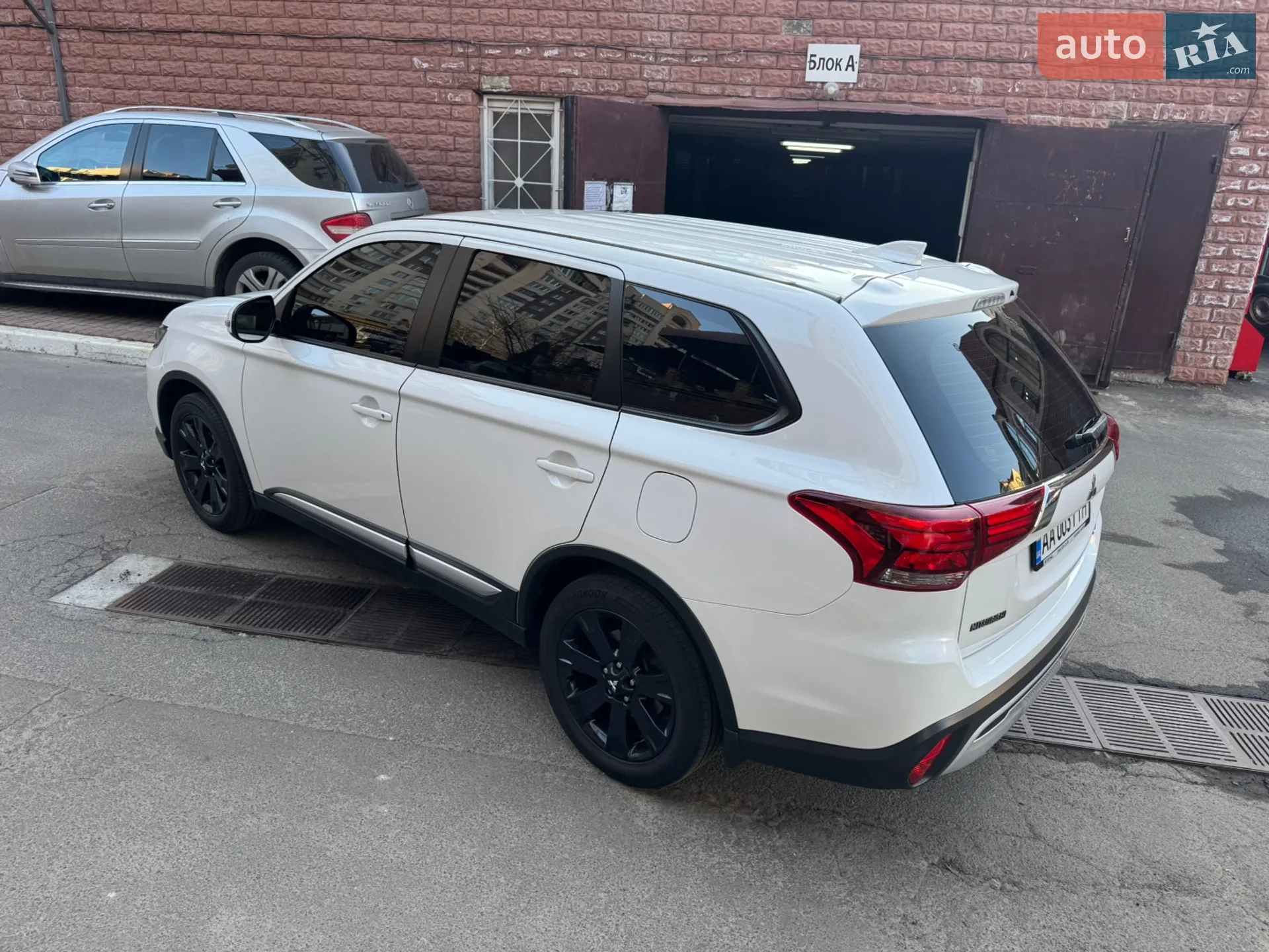 2019 Mitsubishi Outlander - мініатюра 2