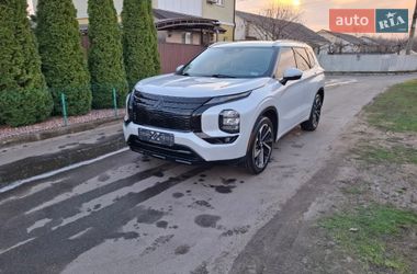 Позашляховик / Кросовер Mitsubishi Outlander 2022 в Києві