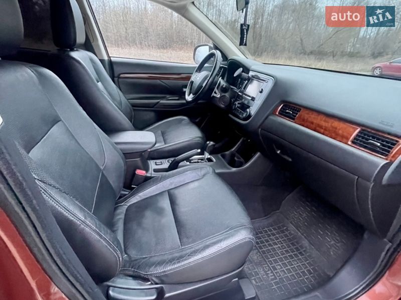 Внедорожник / Кроссовер Mitsubishi Outlander 2014 в Буче