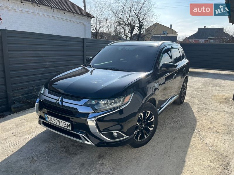 Внедорожник / Кроссовер Mitsubishi Outlander 2017 в Белой Церкви