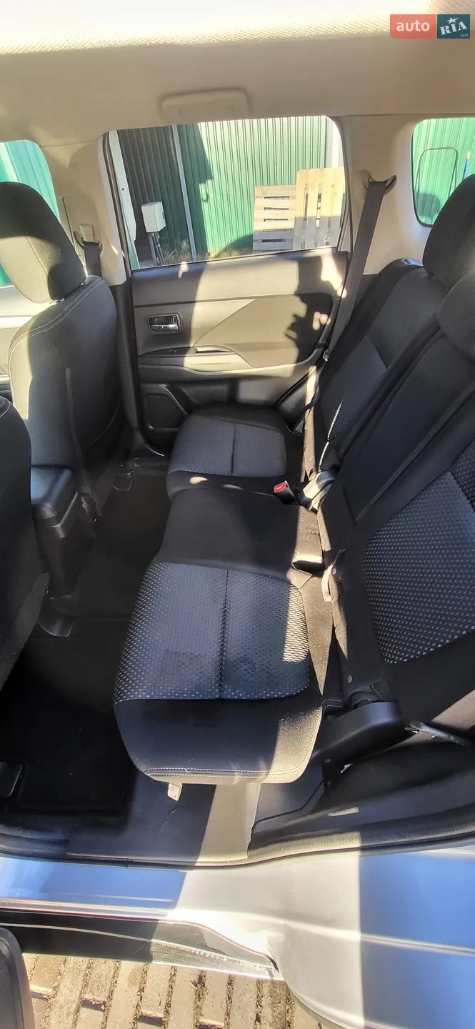 2016 Mitsubishi Outlander - мініатюра 33