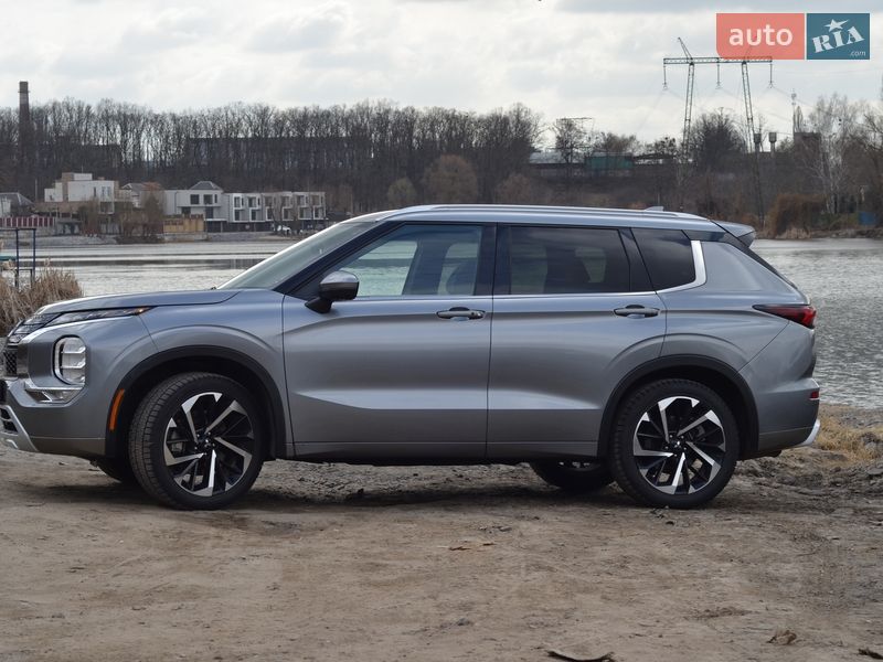 Внедорожник / Кроссовер Mitsubishi Outlander 2023 в Киеве