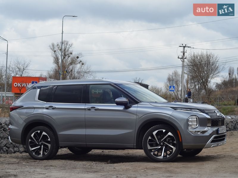 Внедорожник / Кроссовер Mitsubishi Outlander 2023 в Киеве