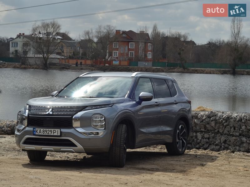 Внедорожник / Кроссовер Mitsubishi Outlander 2023 в Киеве