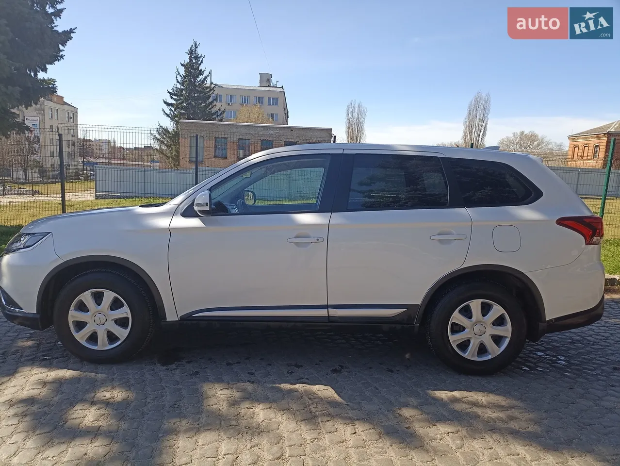 2020 Mitsubishi Outlander - мініатюра 16