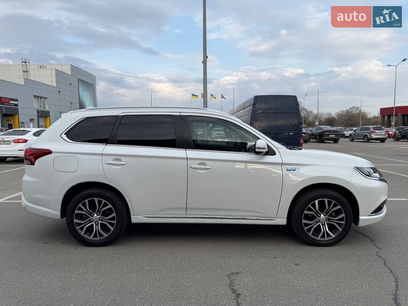 Внедорожник / Кроссовер Mitsubishi Outlander 2017 в Киеве фото 10 Внедорожник / Кроссовер Mitsubishi Outlander 2017 в Киеве