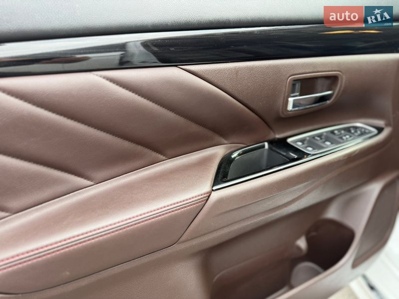 Внедорожник / Кроссовер Mitsubishi Outlander 2017 в Киеве фото 18 Внедорожник / Кроссовер Mitsubishi Outlander 2017 в Киеве