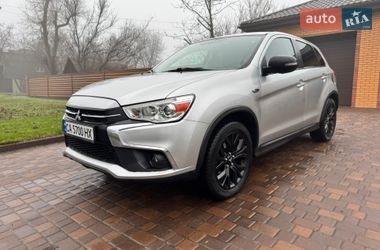 Позашляховик / Кросовер Mitsubishi Outlander 2017 в Черкасах