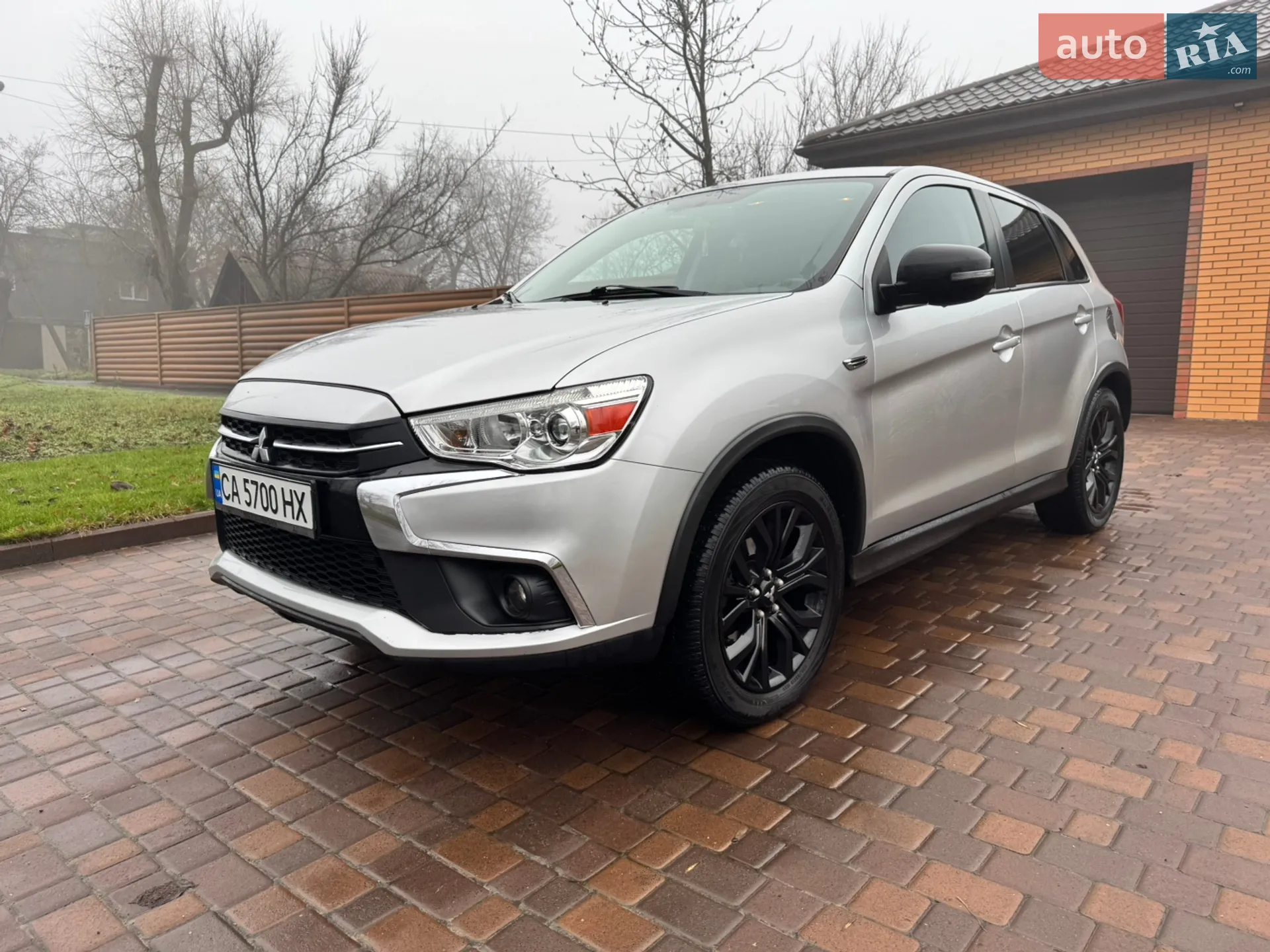 2017 Mitsubishi Outlander - фото 1